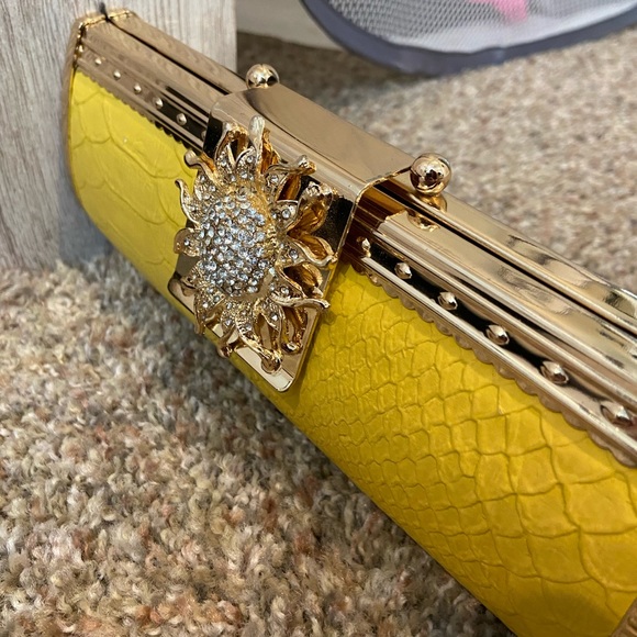Vintage Yellow Snake Print Hand Clutch with Stunning Gold Rhinestoned Sunflower